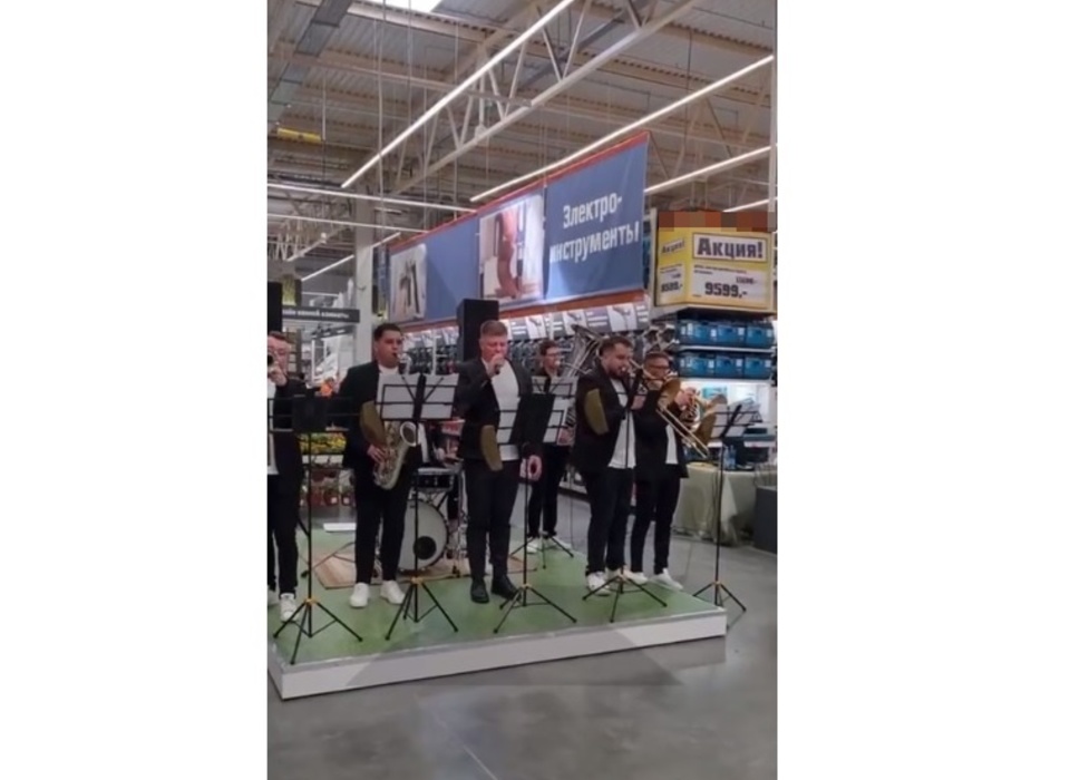 Импровизированный концерт к 9 Мая в магазине Волгограда попал в телеграм-канал Собчак